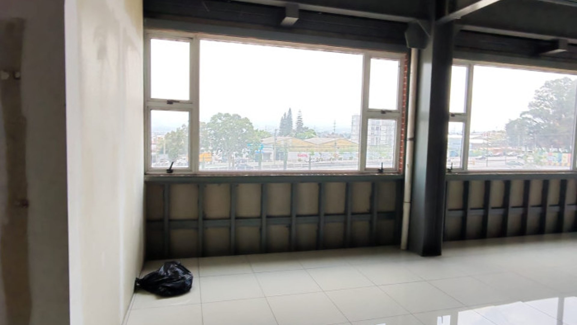Rento Oficina Comercial en plaza Canadá zona 12 - Miniatura 4