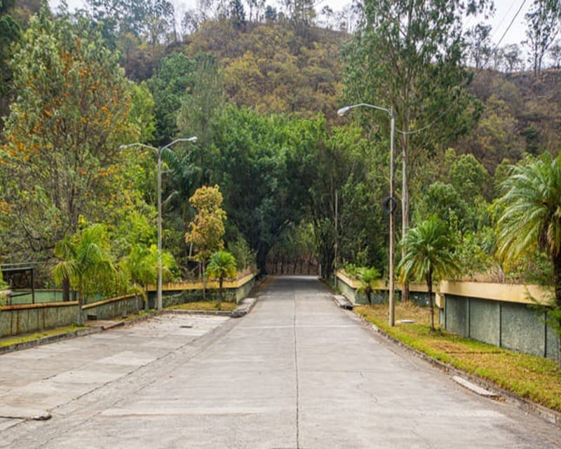 Vendo terreno ubicado en zona 10 de mixco para desarrollar
