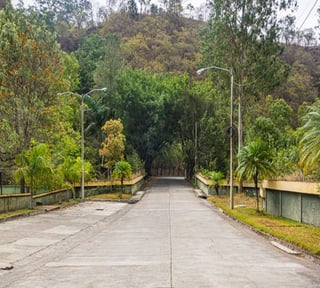 Vendo terreno ubicado en zona 10 de mixco para desarrollar