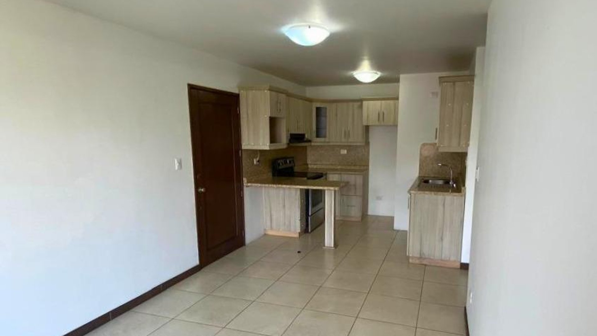 ???? APARTAMENTO EN RENTA – 3 HAB + BALCÓN | EDIFICIO PÓRTICO | ZONA 7 - Miniatura 3