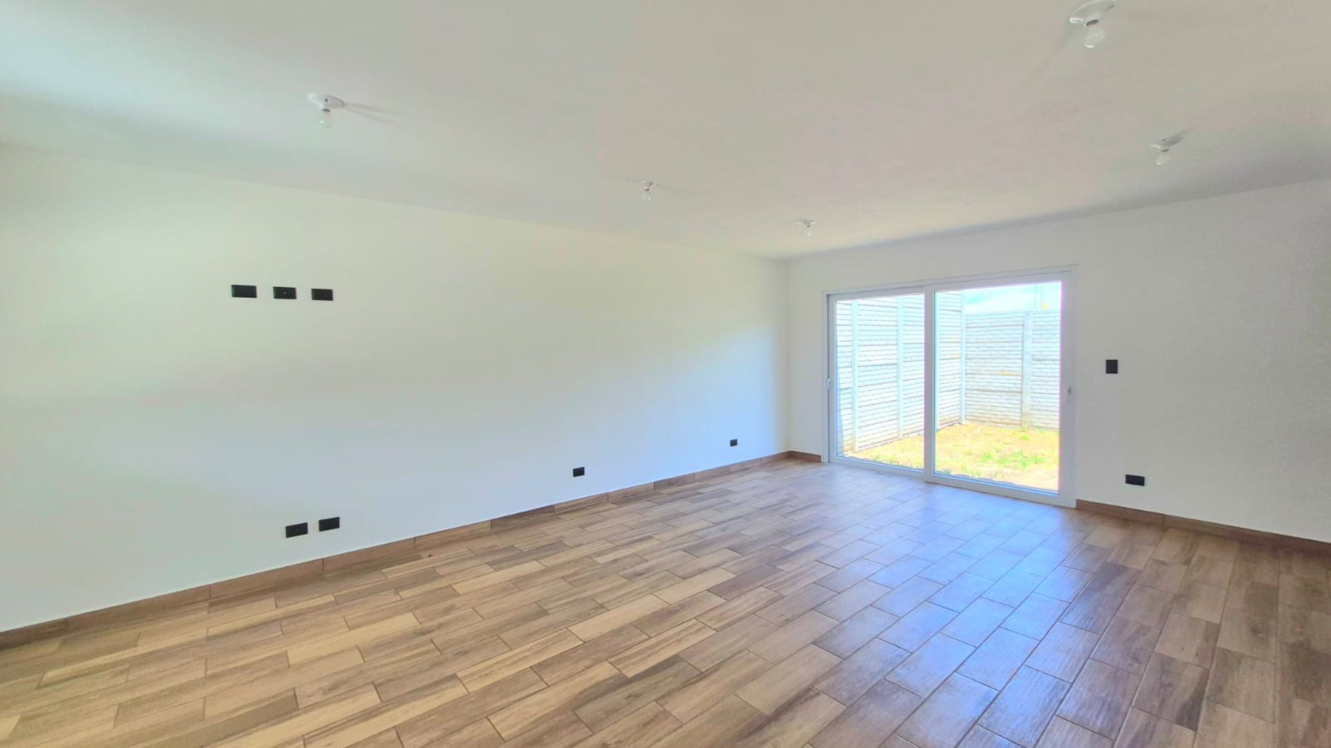 RENTA Casa NUEVA Condominio Santa Elena Km 25.7 Santa Elena Barillas - Miniatura 6