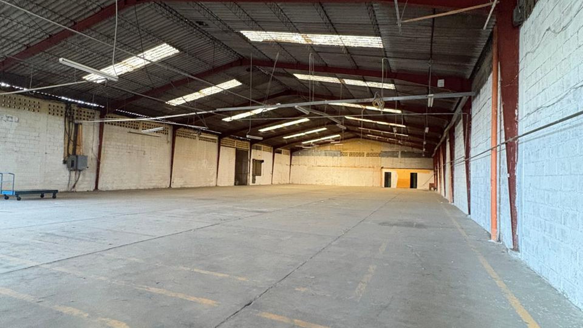 Bodega en venta-renta en Zona 6 Mixco - Miniatura 10
