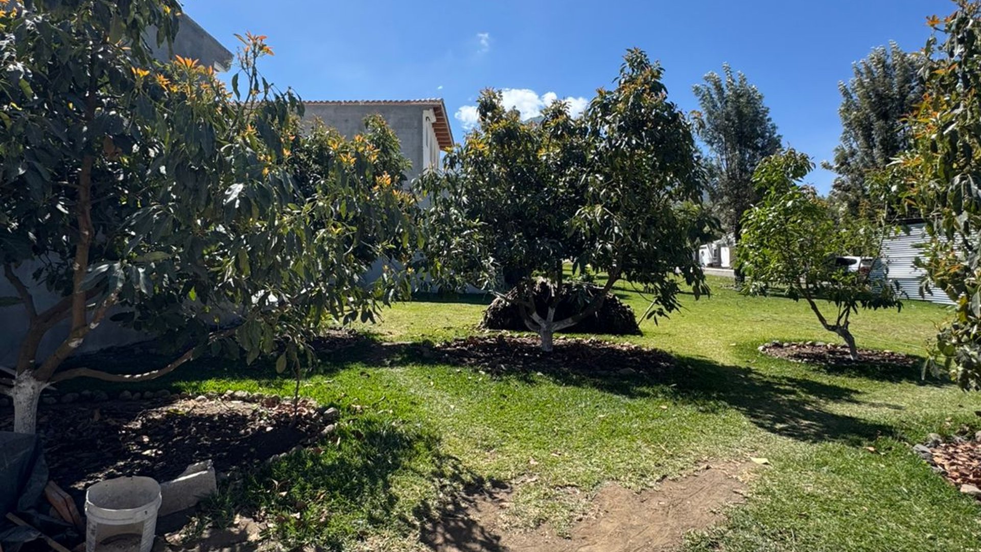 TERRENO TOTALMENTE PLANO EN VENTA EN COND. SAN PEDRO LAS HURTAS - Miniatura 3