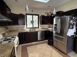 Linda Casa Estilo Colonial de 1 Nivel en Venta – Jardines de San Isidro, zona 16 - 4