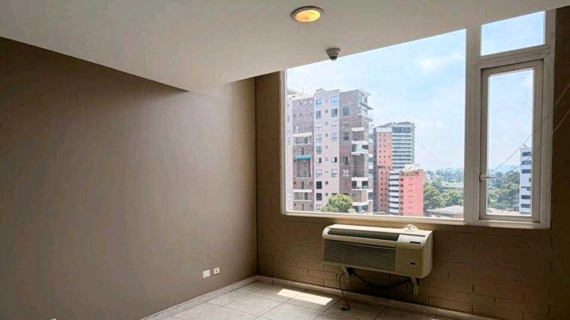 APARTAMENTO EN ALQUILER ???? Edificio Adriatika, Zona 14 - Miniatura 8