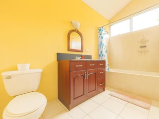 HERMOSA CASA DE LUJO EN VENTA EN SAN BARTOLOMÉ MILPAS ALTAS - Image 36