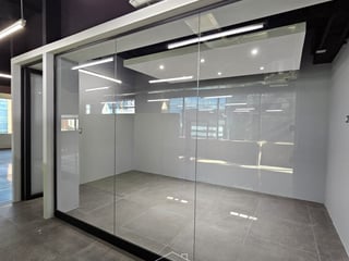 Europlaza, Zona 14 | Oficina en renta | 478 m² en nivel alto - Image 4