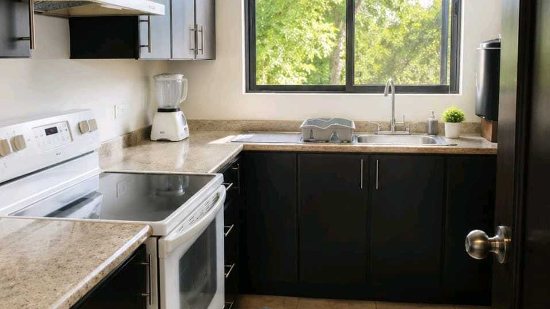 PENTHOUSE EN VENTA / ALQUILER ???? Edificio Vivaldi, Zona 14 - Miniatura 3