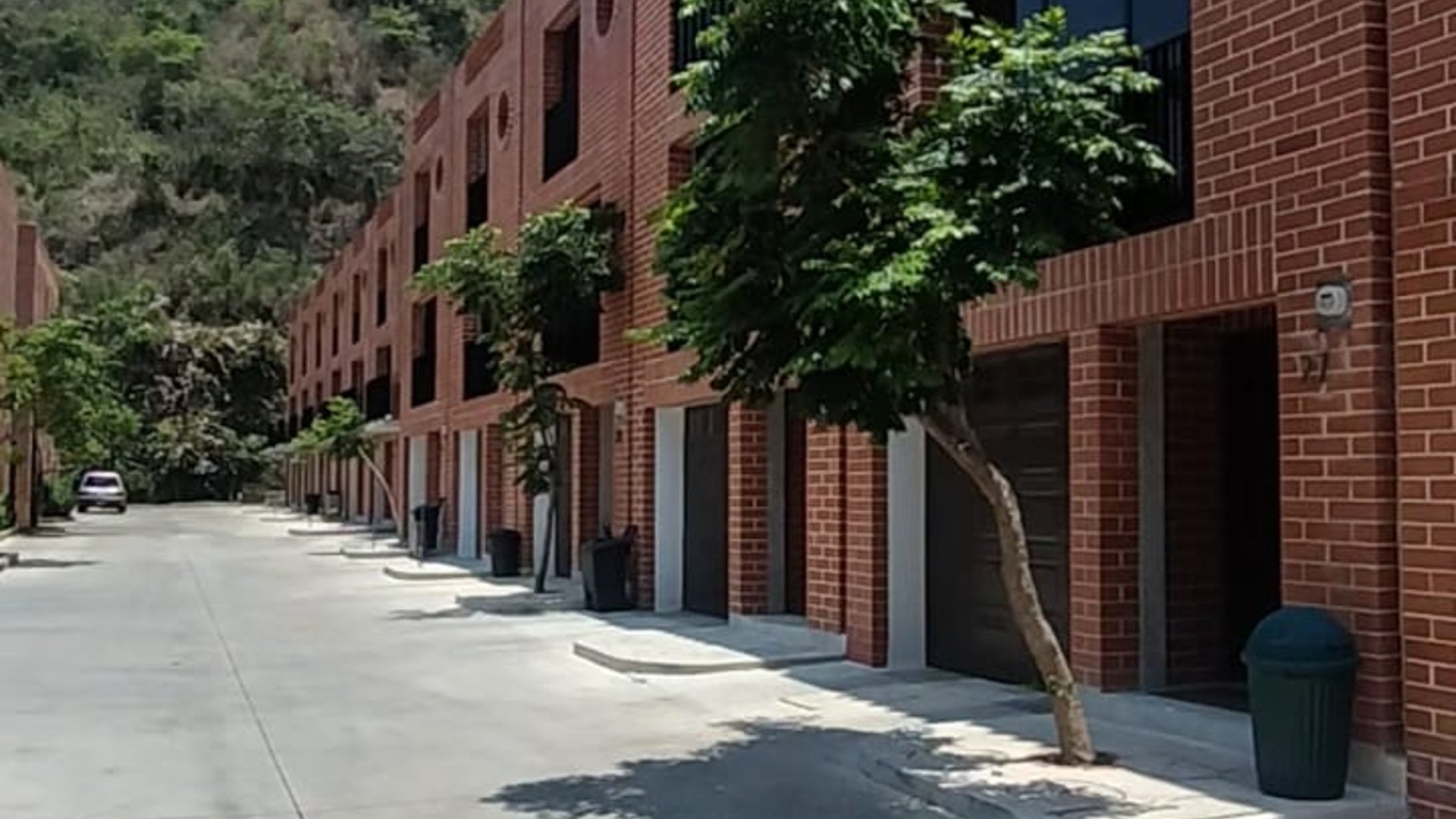 RENTA CASA IRIDIA HOMES, CAÑADAS DE ELGIN ZONA 13 - Image 1
