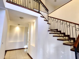 Luxurious 3 Bedroom House for Sale in Zona 15, Guatemala City - Image 12
