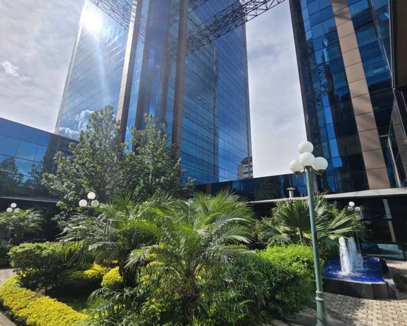 En renta oficina en la zona 14 Edificio Europlaza