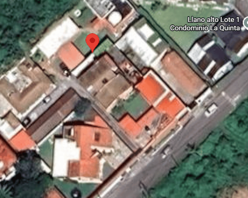 VENTA DE AMPLIA CASA CON APTO. INDEPENDIENTE - LLANO ALTO, KM 19.8 CES