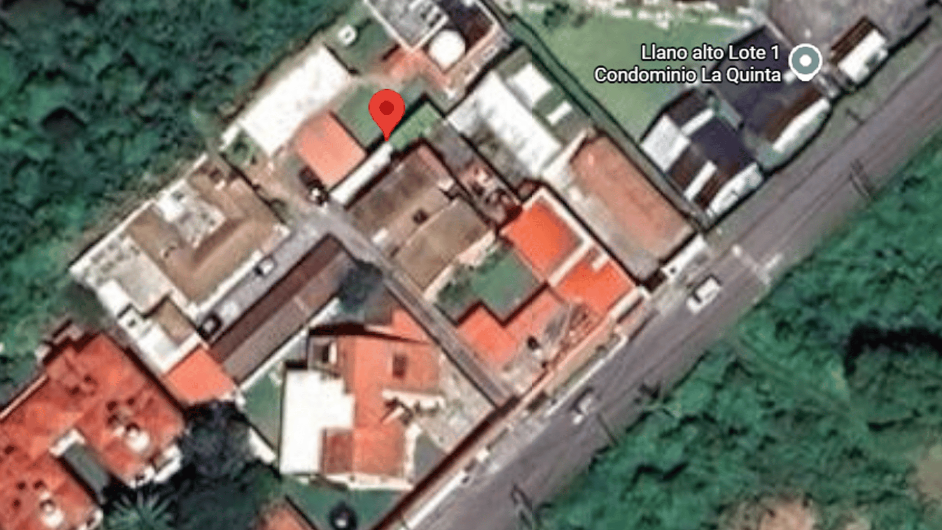 VENTA DE AMPLIA CASA CON APTO. INDEPENDIENTE - LLANO ALTO, KM 19.8 CES