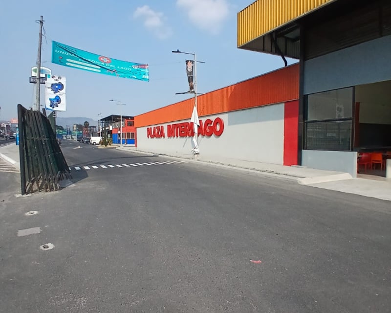 Local Comercial en Renta Plaza Inter Lago