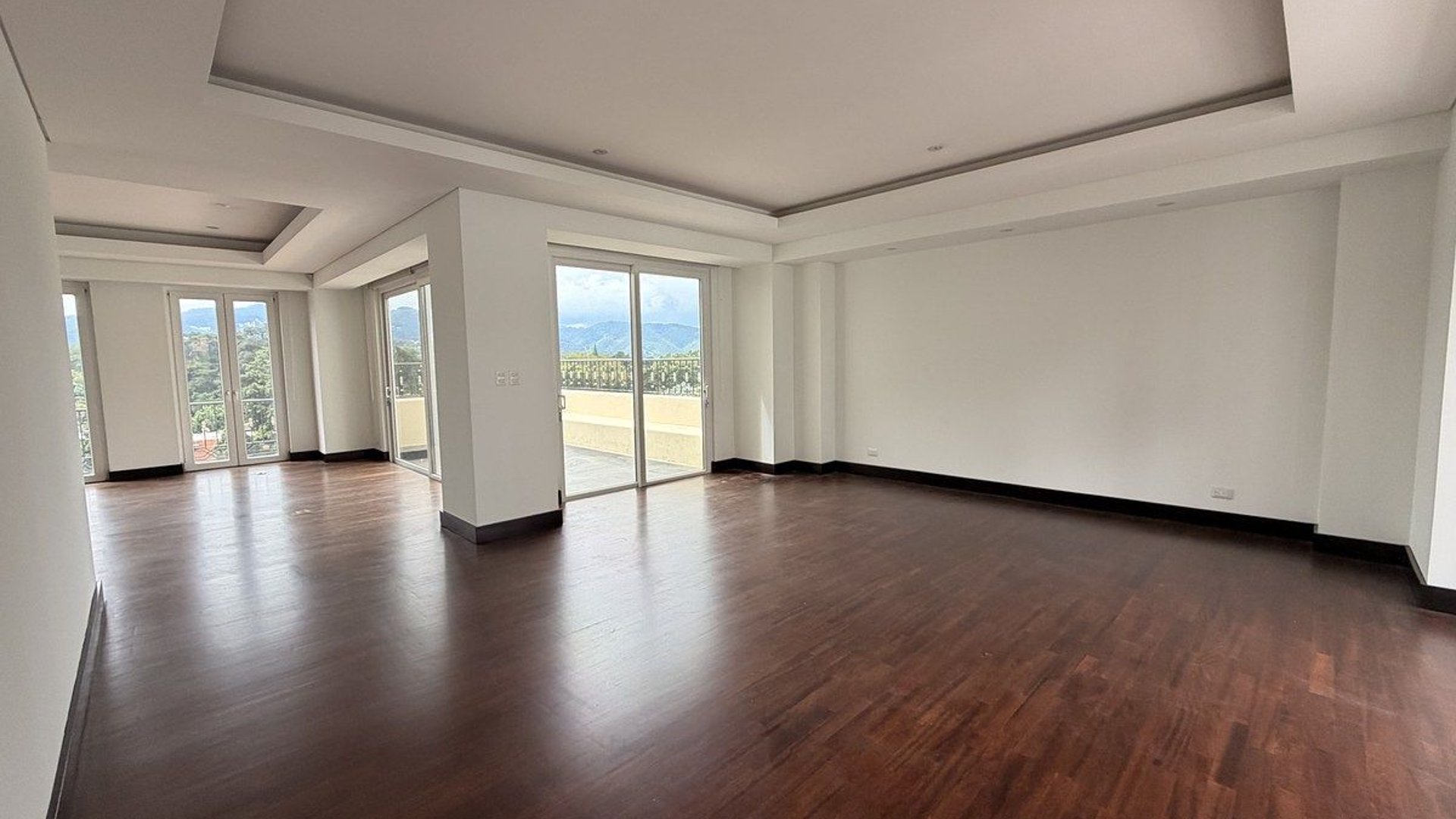 Apartamento en Alquiler | Edificio Quinta Avenida, Zona 14 - Miniatura 2