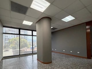 Oficina tabicada en renta en edificio exclusivo de zona 10 Ref-5815 - 5