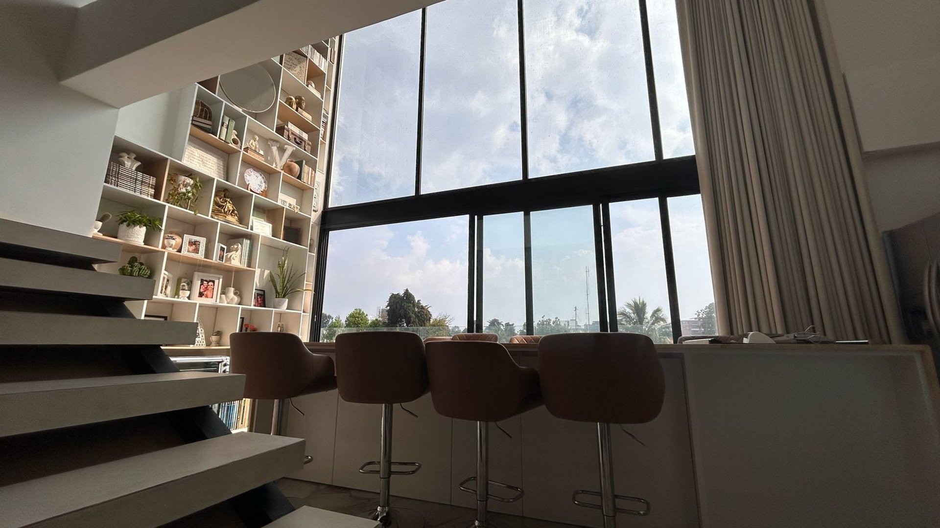 Loft en Venta o alquiler Edificio Aoki Zona 14 Amueblado