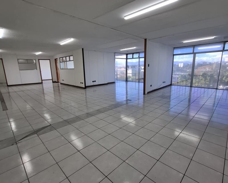 Oficina en Renta, de 250Mts. Zona 9 Edificio Etisa