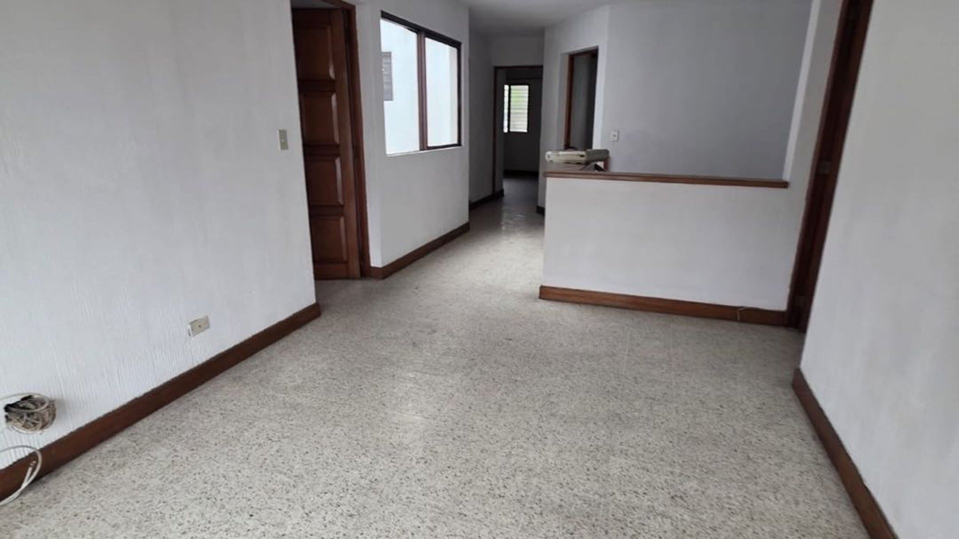*Alquiler de casa ideal para oficina en Zona 11* - Miniatura 13