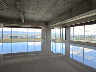 En venta oficinas en Zona 10 Diagonal 6 Guatemala - 2