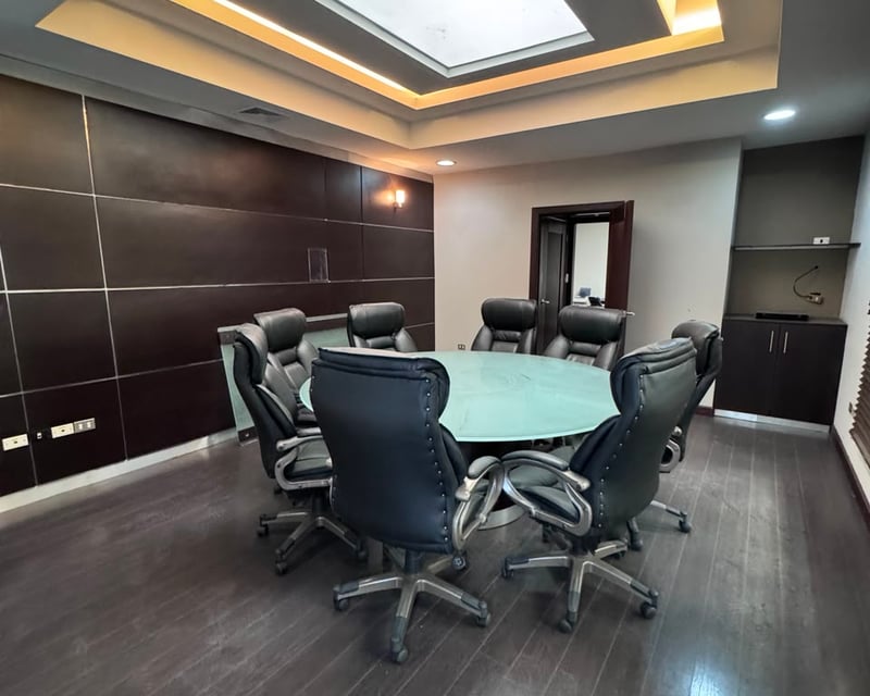 📍 EDIFICIO CORPORATIVO EN RENTA – 800 m² + 13 OFICINAS | ZONA 13