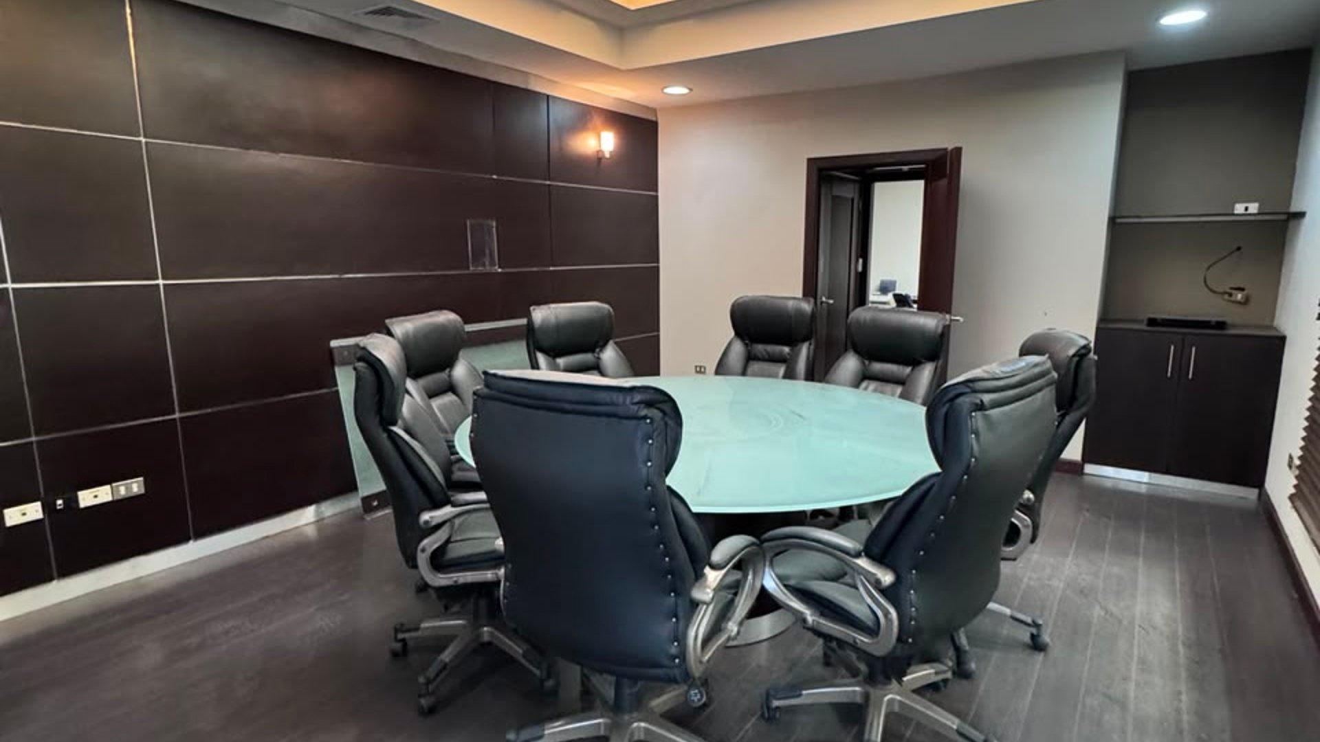 📍 EDIFICIO CORPORATIVO EN RENTA – 800 m² + 13 OFICINAS | ZONA 13