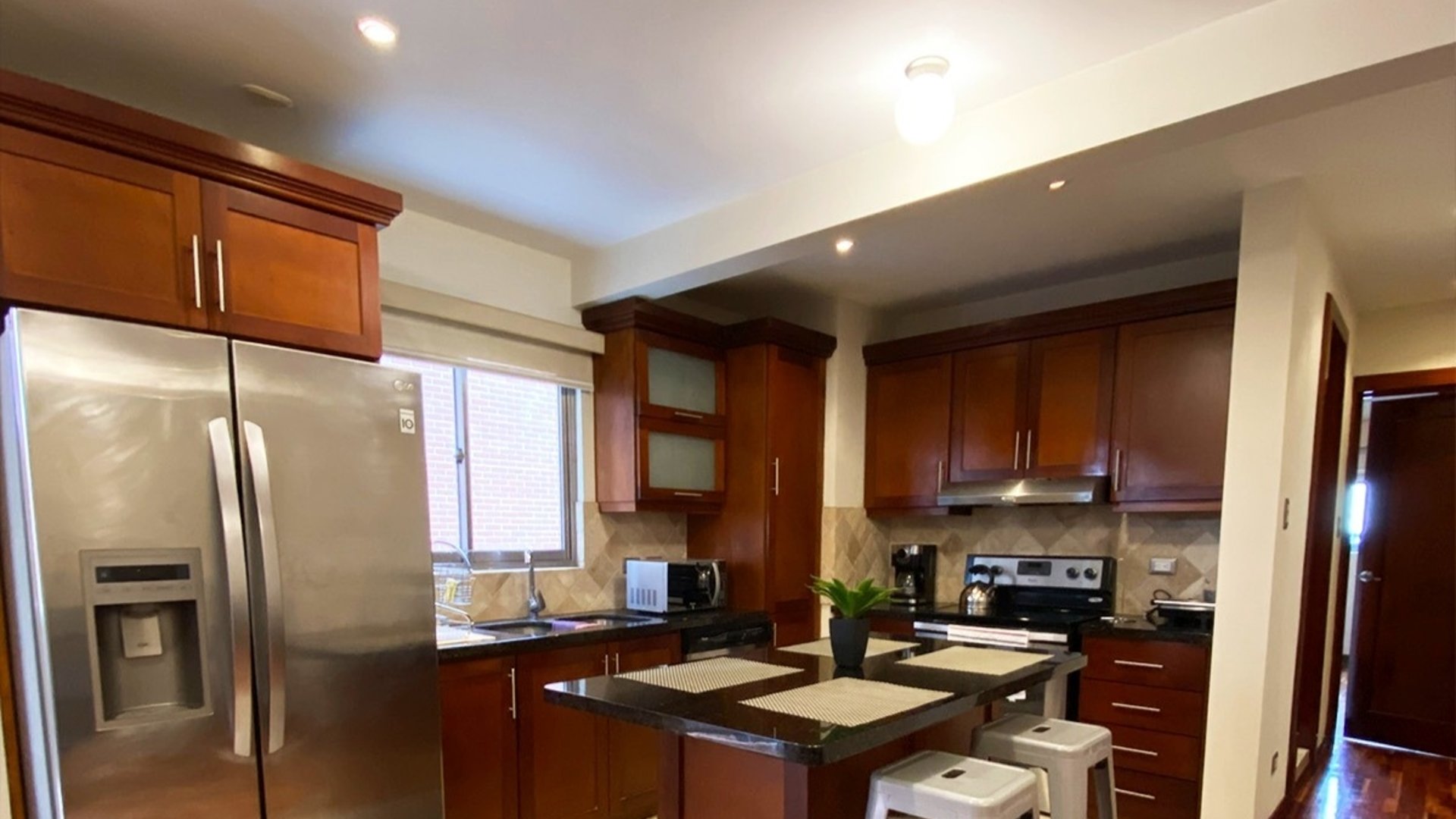 Apartamento en Renta de 2 Dormitorios en Zona 15 Vh1