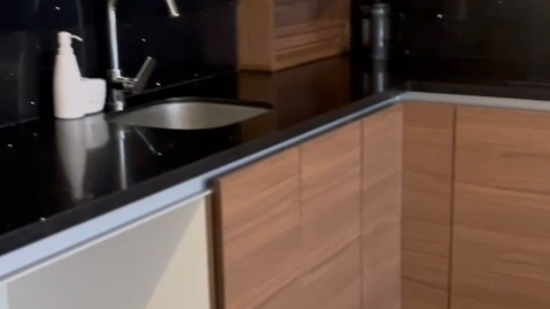 APARTAMENTO EN EDIFICIO GRANAT ZONA 4 - Miniatura 3