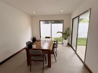 Casa en venta en San José Pinula con diseño Moderno - 2