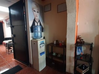 Derecho de Llave en Venta, Salón de Belleza Acreditado - Image 2