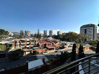 Apartamento en Alquiler – Zona 14 Edificio Tadeus - Image 17