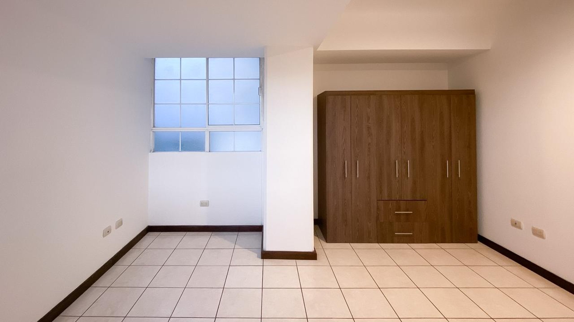 VENTA DE CÓMODO APARTAMENTO - VILLAS DE SAN ISIDRO, ZONA 16 - Miniatura 10