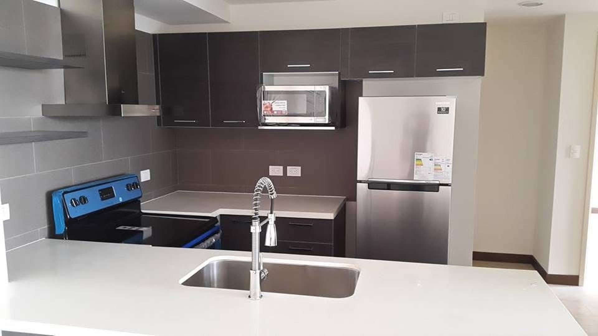 VENTA Ó ALQUILER DE CÉNTRICO APARTAMENTO - VEINTI4, ZONA 10 - Miniatura 3