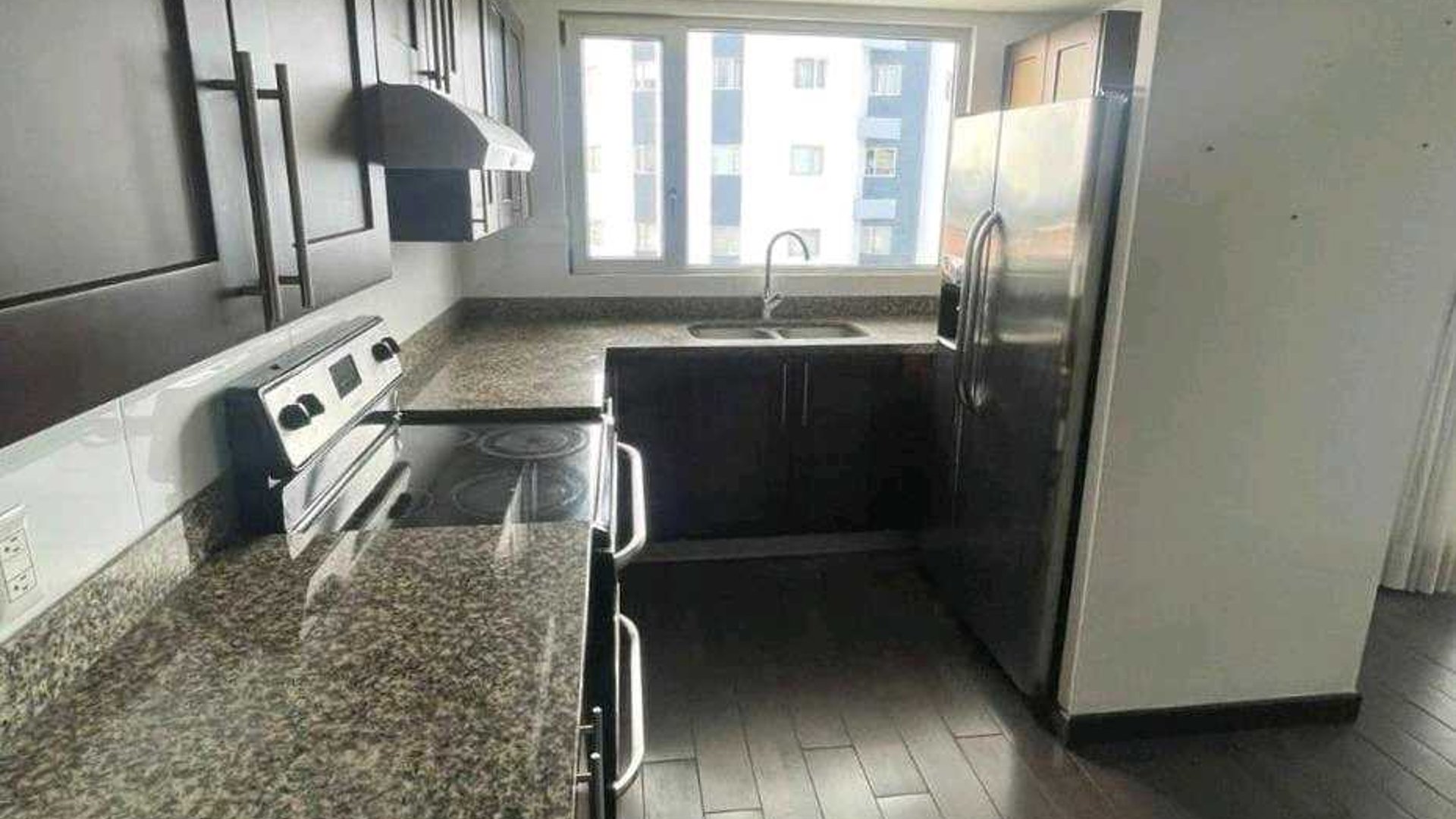 APARTAMENTO EN ALQUILER ????Edificio Attica II, Zona 14 - Miniatura 4