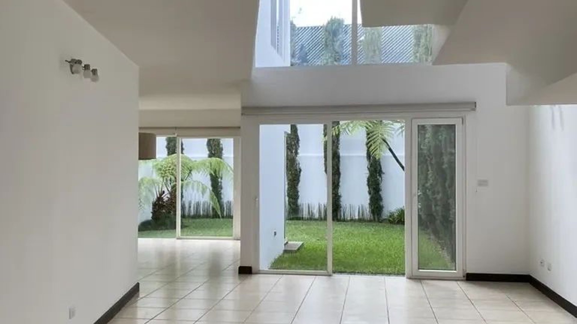 Casa en Venta en Campos de San Isidro Zona 16 – Residencia Familiar con Ático y