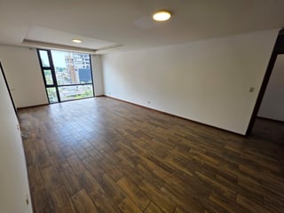 Renta de apartamento con balcón - 2 habitaciones en zona 10 Ref-5910 - 5