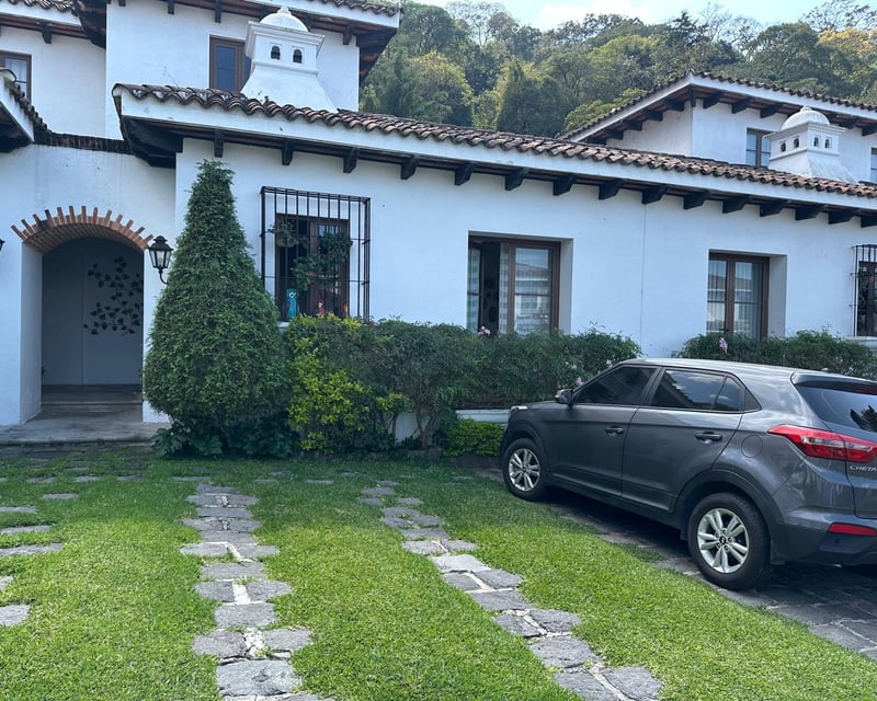 Alquiler casa amueblada en Condominio de Antigua.