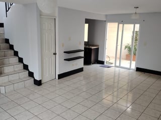 Casa en Venta en Condado Catalina, Villa Nueva. - 2