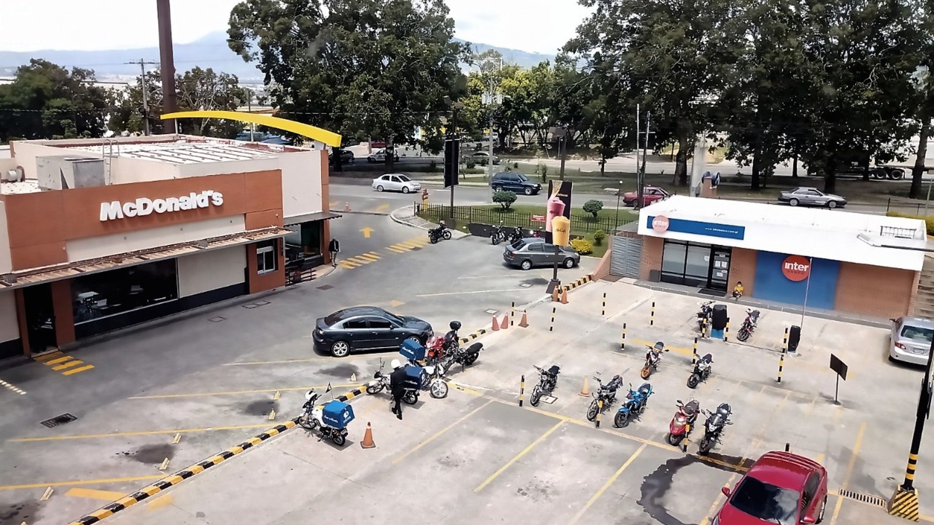 Edificio en renta en Plaza Canada Zona 12 - Miniatura 3