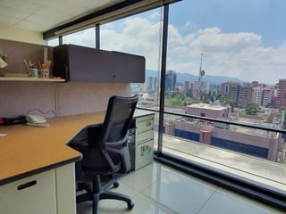 Oficina de 848mts. venta zona 10 para inversión - Image 21