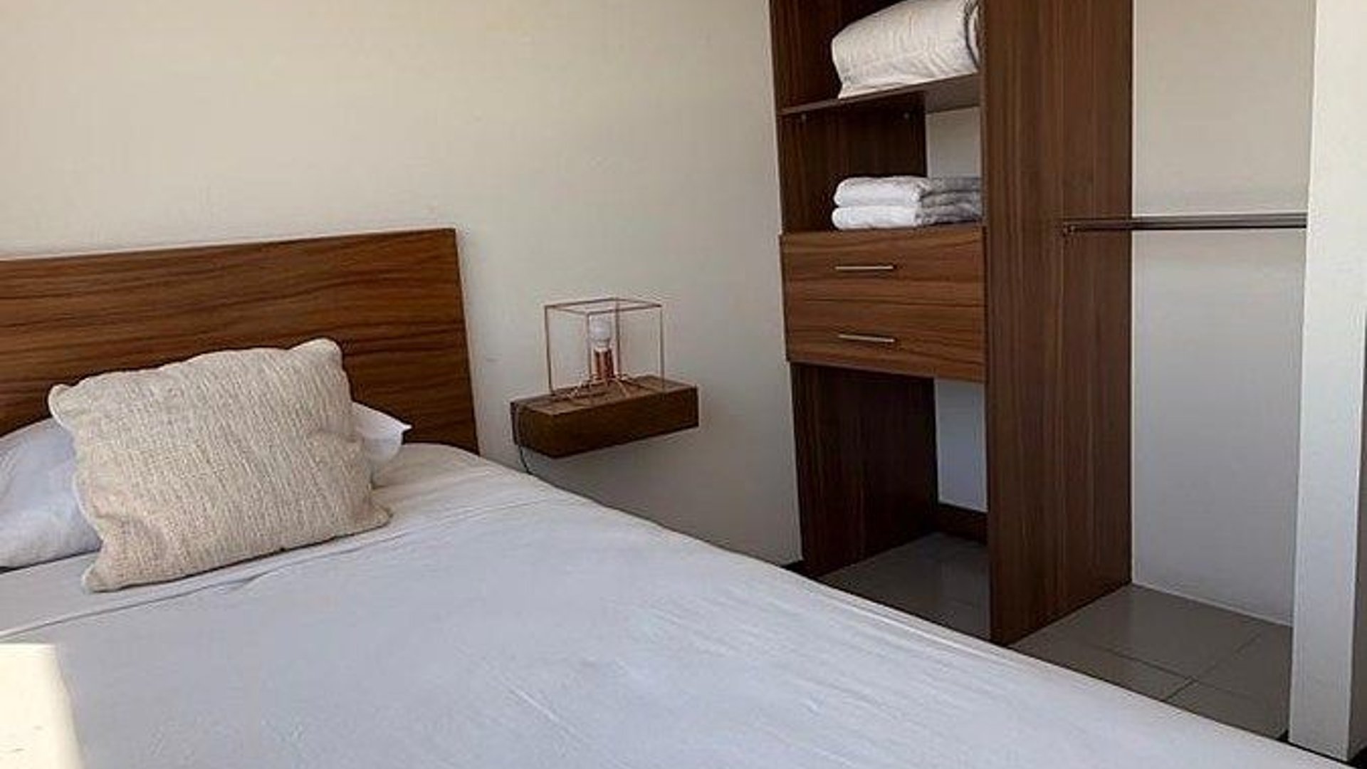 APARTAMENTO EN VENTA AMUEBLADO  ZONA 14 LA VILLA - Miniatura 9