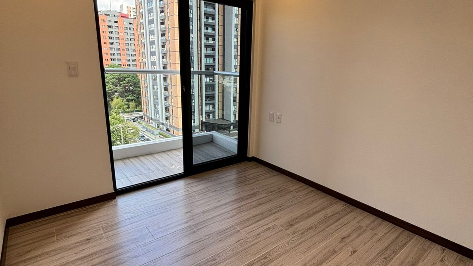 Venta de apartamento para inversión -2 habitaciones - zona 10 Ref-6021 - Miniatura 4