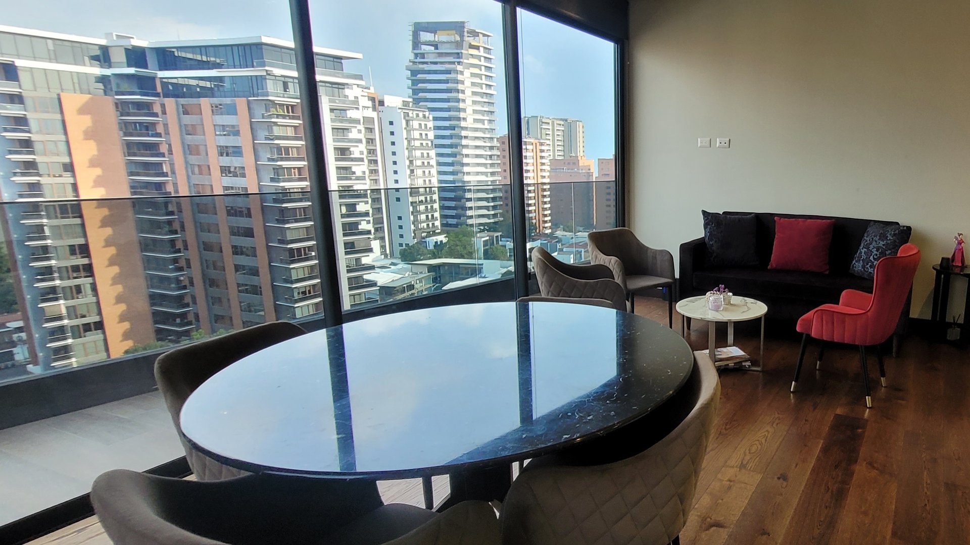 Apartamento en renta amueblado zona 14 Santa Ines del Parque Ref-6070