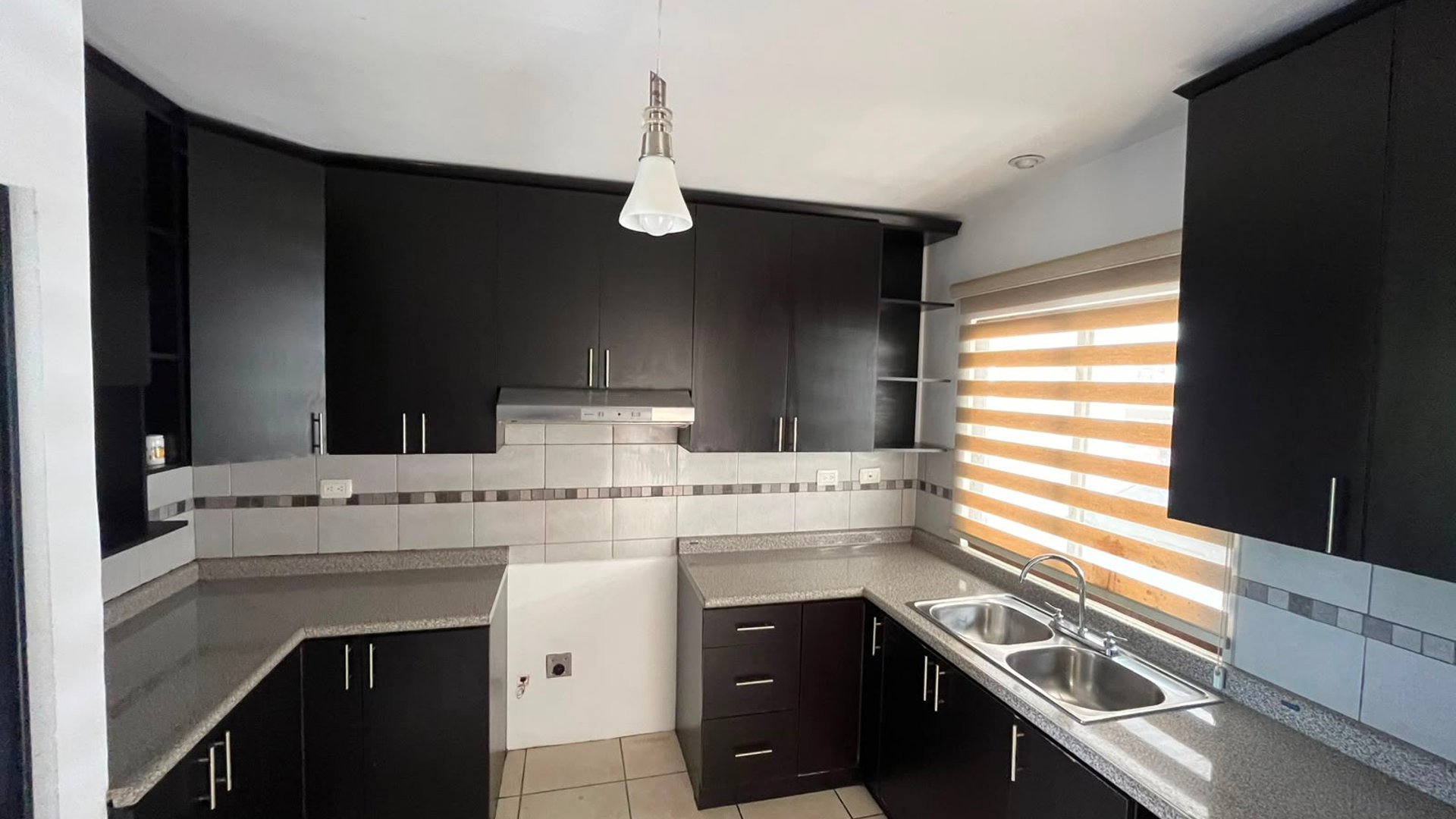 Exelente Casa En Venta En Vistas San Isidro,Zona 16 - Miniatura 3