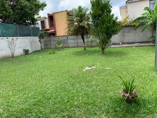 CASA CON TERRENO AMPLIO IDEAL PARA DESARROLLAR EN ZONA 15 - 2