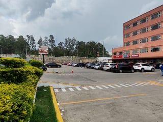 Rento Local Comercial el Plaza Canadá - 5