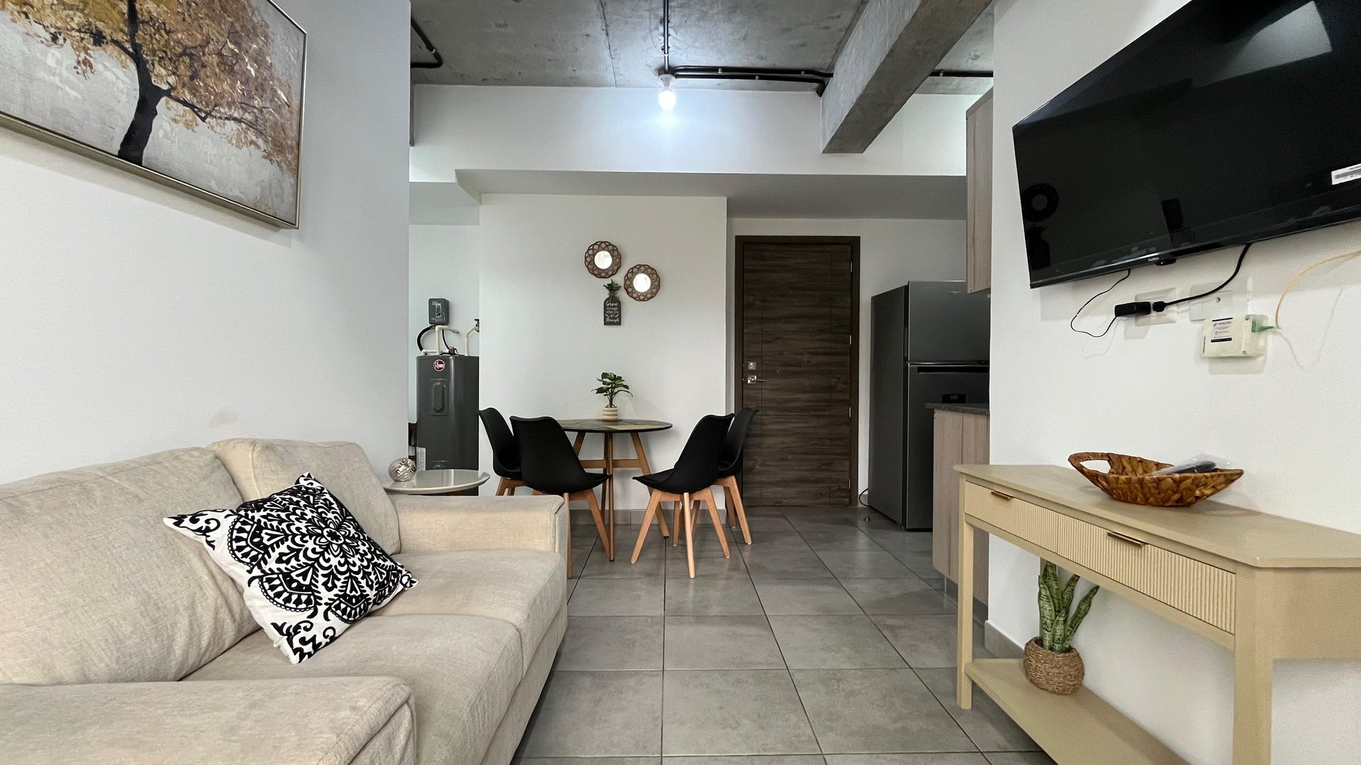 RENTA Apartamento Amueblado Zona 4 Edificio Modra - Miniatura 2