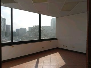 *Alquiler de oficina tabicada en Edificio Murano Center zona 10* - 3