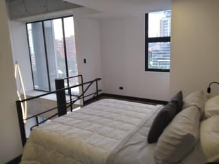 Apartamento en Alquiler  Amueblado Edificio Eon, zona 10 - 5