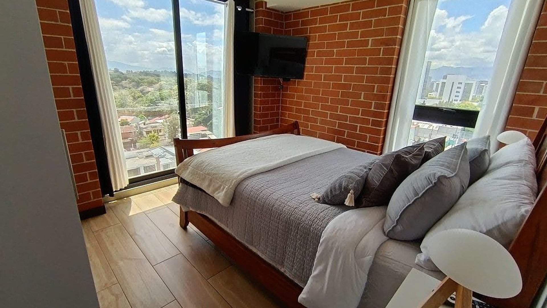 Apartamento en Venta Edificio TerraDelfines, zona 14 /